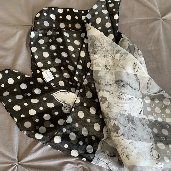 Black and white with polkadots in Paisley scarf - Picture 3 of 5